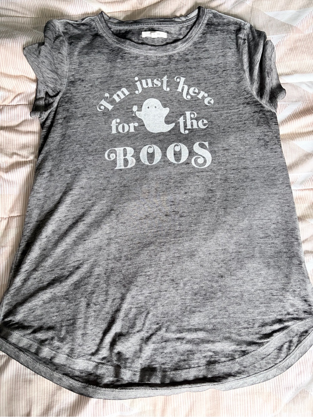 Maurices Gray Short Sleeve Graphic Tee - 'I'm Just Here for the Boos'